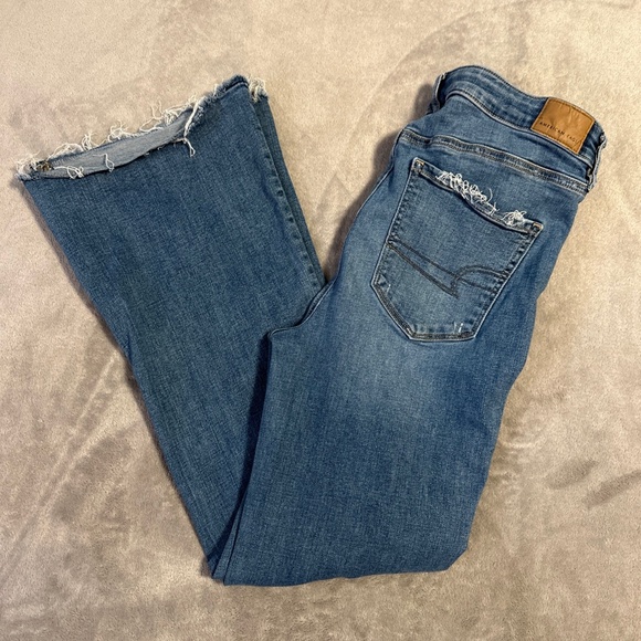 American Eagle Super Hi-Rise Flare Jeans Sz 8 Short Distressed Blue Boho Hippie - Picture 11 of 11